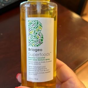 Briogeo Super Foods Banana + Coconut Soft Wave Texture Spray